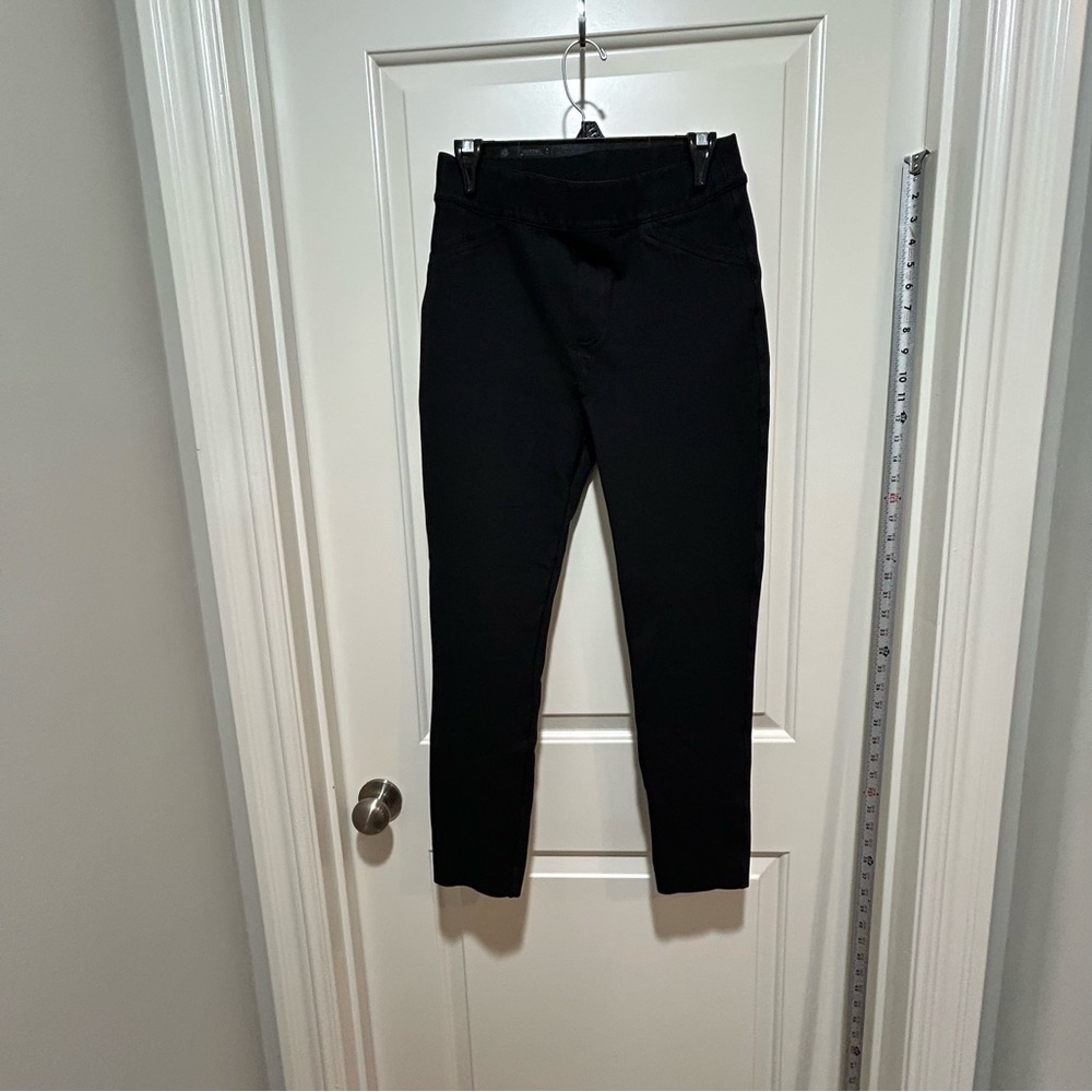 SPANX womens size M Black Skinny Ponte pants- Sleek. LIKE NEW. Pull on